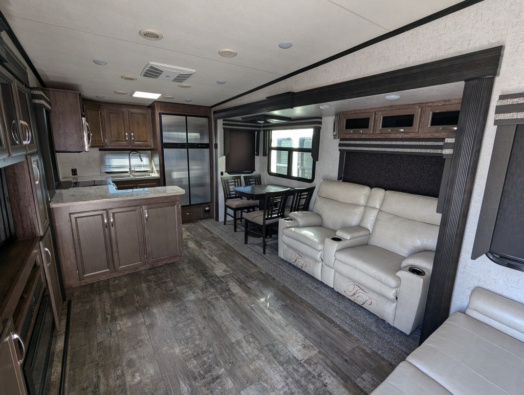 2019 Durango 1500 D256RKT — photo 2